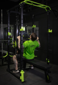 Power rack ou half rack: Qual faz mais sentido para seu treino em casa?